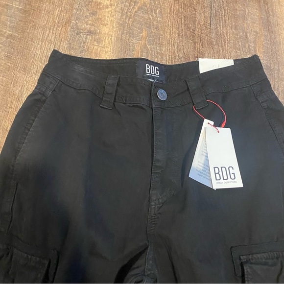NWT BDG Urban Outfitters Black Cargo Pants Size 29W 32L - Picture 2 of 10